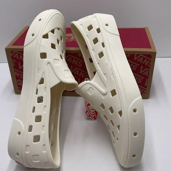 Vans Men’s Slip-On Trk
Marshmallow
VN0A5HF8FS8
Sneakers - Picture 11 of 16